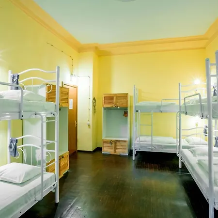 אכסניה Garis Factory *
